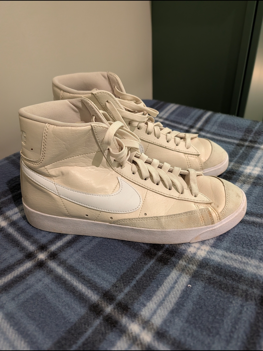 Nike Blazer Mid 77 Sneakers - Cream/White